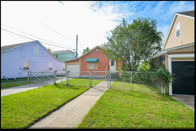 3015 Avenue L in Galveston, TX - Building Photo - Building Photo