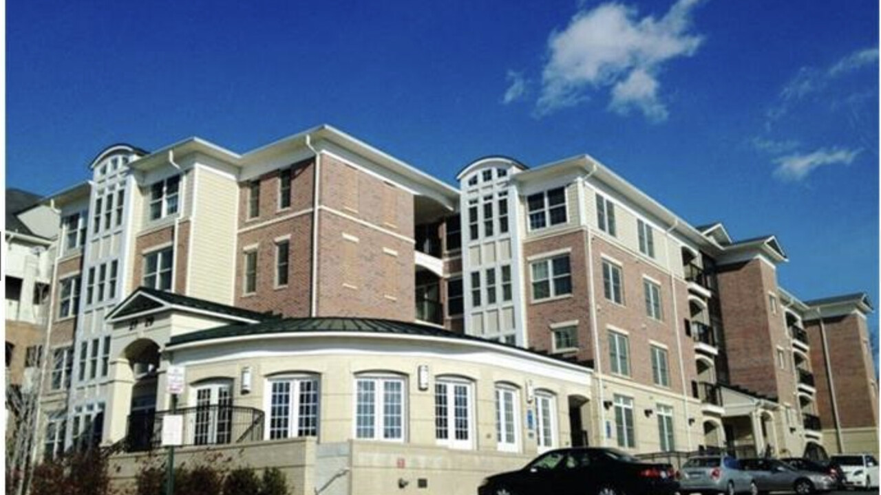 2729 Gallows Rd in Vienna, VA - Building Photo