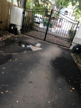 3065 Center St in Miami, FL - Building Photo - Building Photo