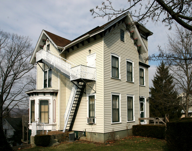 750 Broad St in Meriden, CT - Building Photo - Building Photo