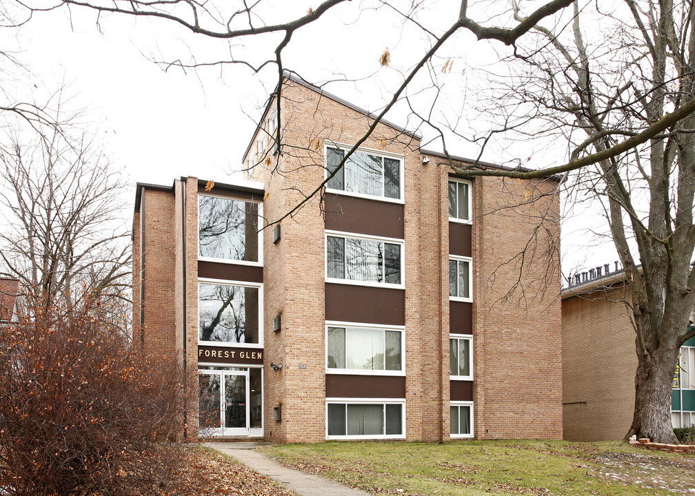 Forest Glen in Ann Arbor, MI - Foto de edificio