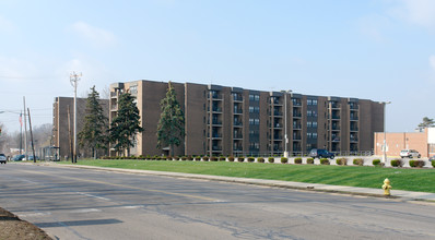 Fred W. Nimmer in Akron, OH - Foto de edificio - Building Photo