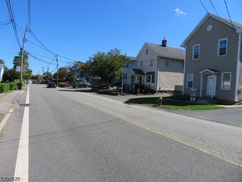297 Center St in Roxbury Township, NJ - Building Photo