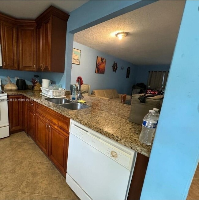 4321 NW 9th Ave in Pompano Beach, FL - Building Photo - Building Photo