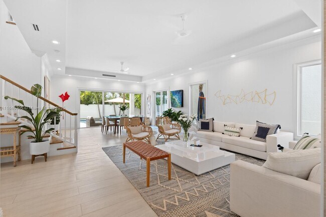 5 Coconut Ln in Key Biscayne, FL - Building Photo - Building Photo