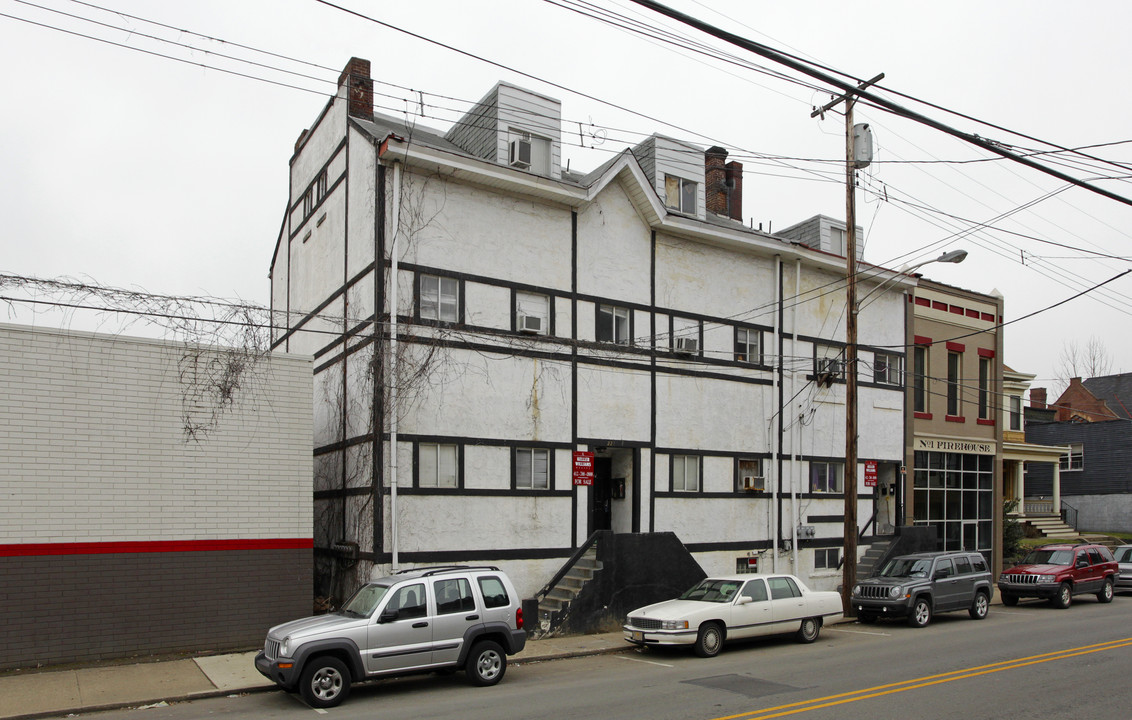 221-223 N Main St in Pittsburgh, PA - Building Photo