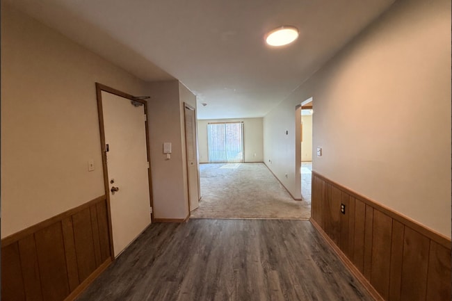 1960 Burton St SE in Grand Rapids, MI - Building Photo - Building Photo