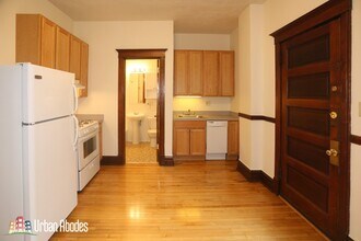 3825 N Damen Ave, Unit 2 in Chicago, IL - Foto de edificio - Building Photo