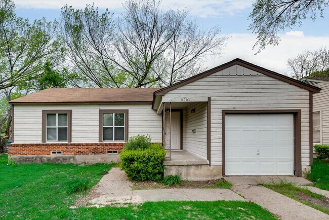 11769 Gaston Pkwy in Dallas, TX - Building Photo - Building Photo