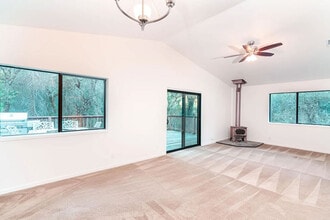 6571 Summerhill Rd in Somerset, CA - Building Photo - Building Photo