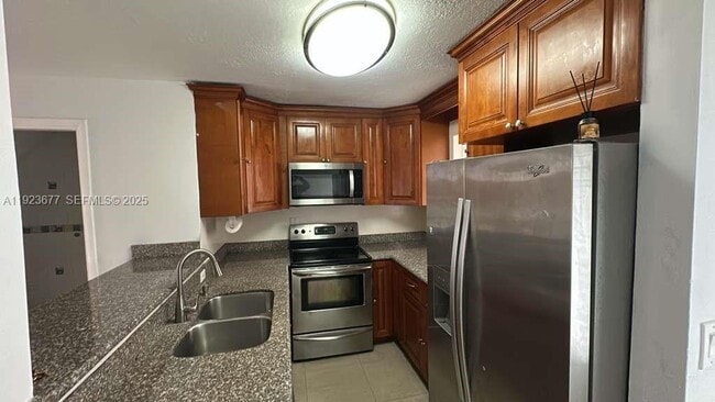 12065 SW 18th St in Miami, FL - Building Photo - Building Photo