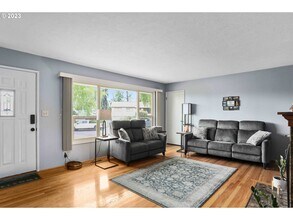 618 E 20th St in The Dalles, OR - Building Photo - Building Photo