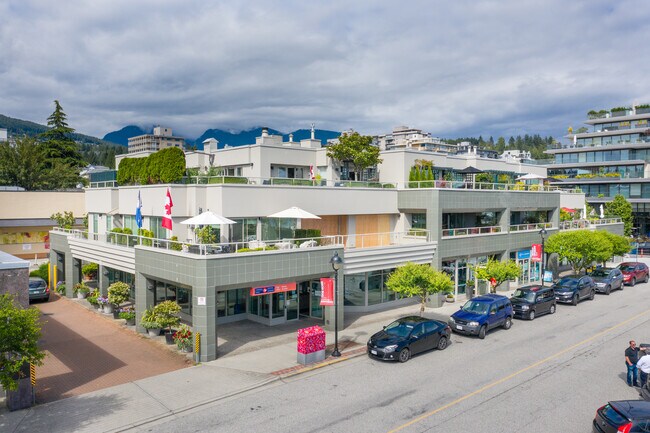 Bellevue Landing in West Vancouver, BC - Building Photo - Building Photo