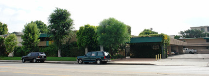 4444 Woodman Ave in Sherman Oaks, CA - Building Photo - Building Photo