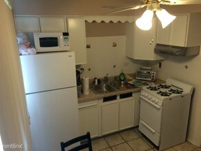 6830 N Ozark Ave in Chicago, IL - Building Photo - Building Photo