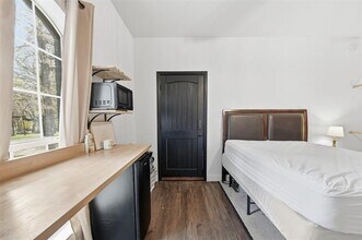 156 Howard Newby Ln in Springtown, TX - Foto de edificio - Building Photo