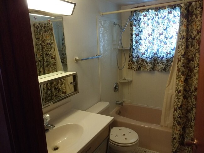 718 Jennifer Ct, Unit 718 in Chippewa Falls, WI - Foto de edificio - Building Photo