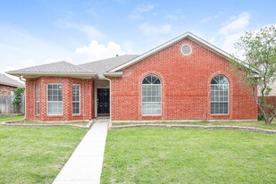 1330 Bogard Ln in Lewisville, TX - Building Photo