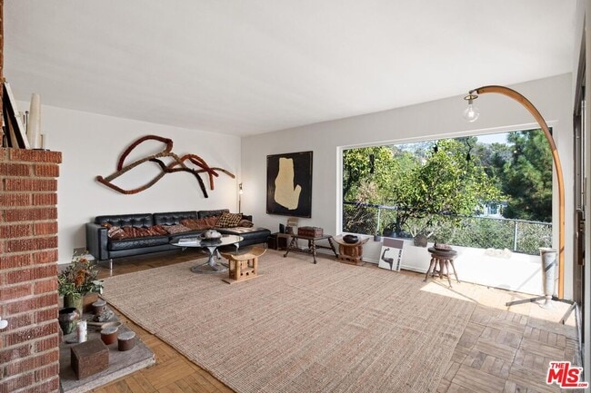 2294 Mountain Oak Dr in Los Angeles, CA - Building Photo - Building Photo