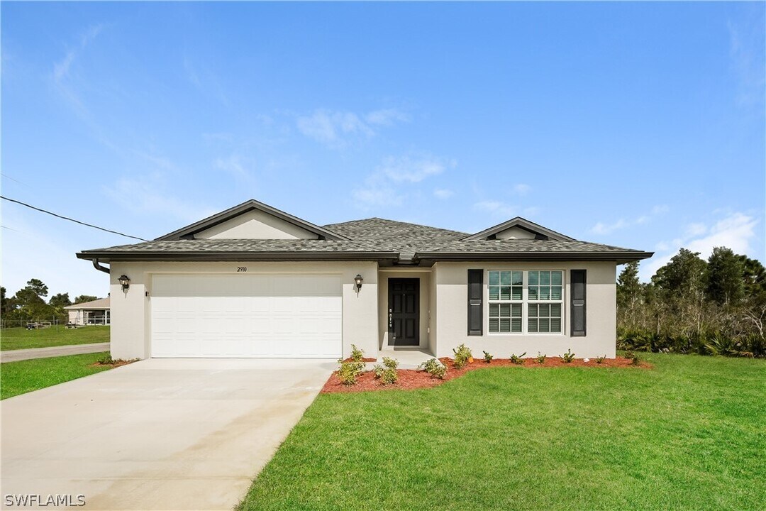2910 57th St W in Lehigh Acres, FL - Building Photo