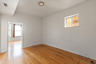 3135 W Augusta Blvd, Unit F2E in Chicago, IL - Foto de edificio - Building Photo