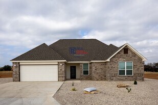 1027 County Rd 327 in Glen Rose, TX - Building Photo