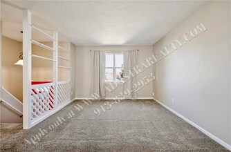 1033 E Huntington Pl in Olathe, KS - Building Photo - Building Photo