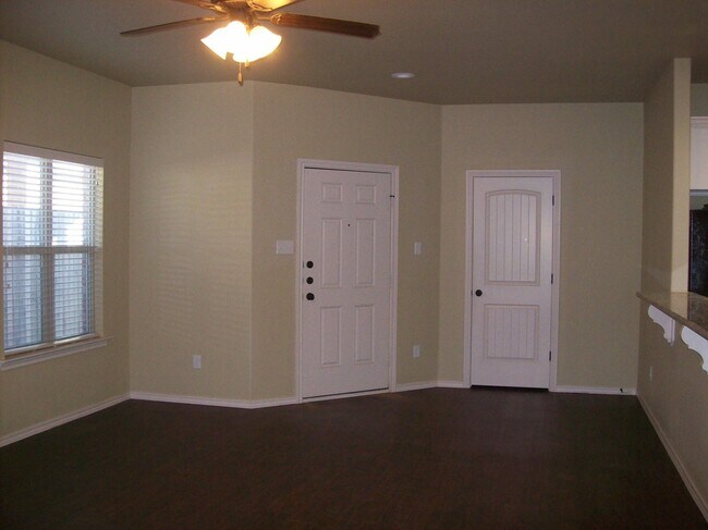 1210 Preston Trails-Unit -B in Wolfforth, TX - Building Photo - Building Photo