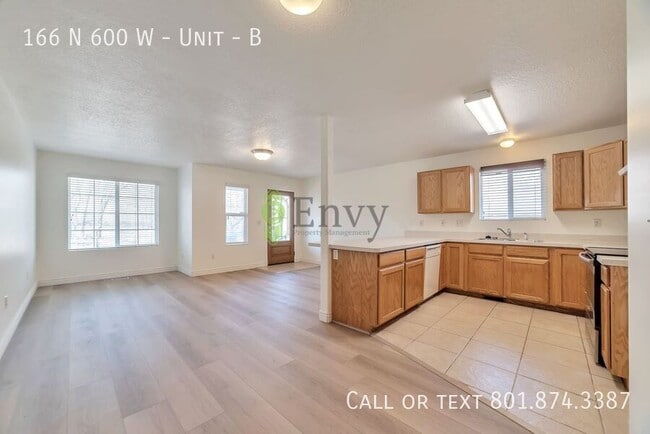166 N 600 W in Salt Lake City, UT - Building Photo - Building Photo