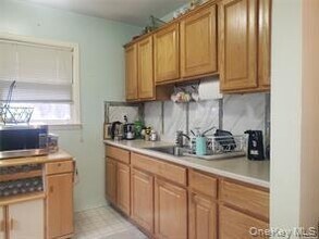 43 5th Ave in Port Washington, NY - Building Photo - Building Photo