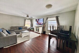 1976 Briar Wy in South Bend, IN - Building Photo - Building Photo