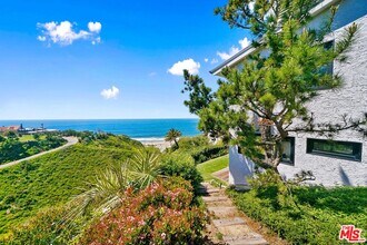 6817 Seawatch Ln in Malibu, CA - Building Photo - Building Photo