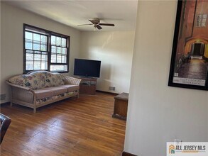 575 Allgair Ave in North Brunswick, NJ - Building Photo - Building Photo
