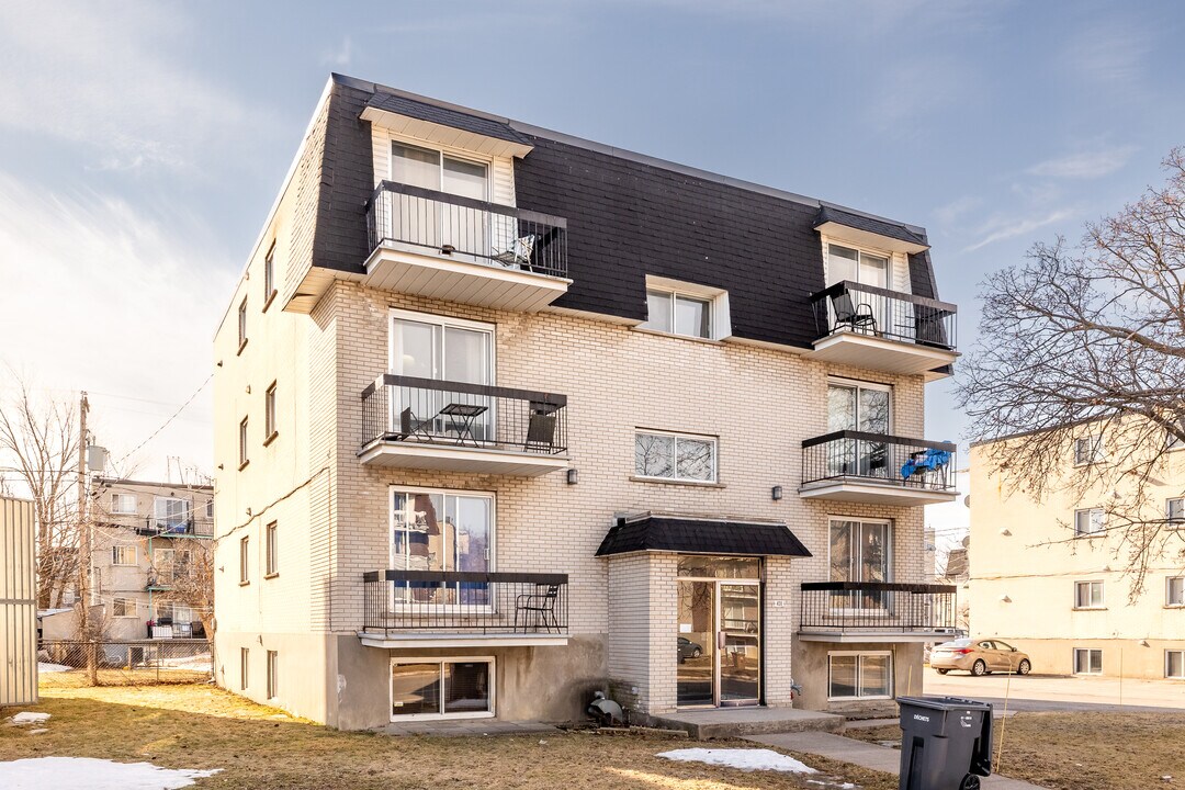 408 Robin Boul in Laval, QC - Building Photo