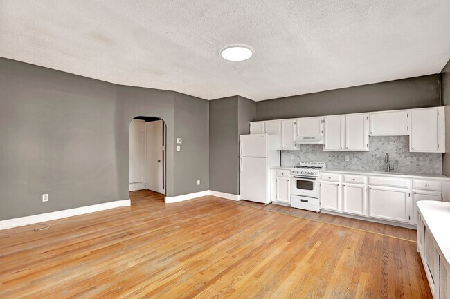 44 Dover Ave in Ewing Township, NJ - Building Photo - Building Photo