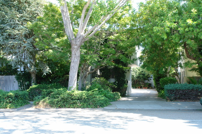 820 Highland in San Mateo, CA - Foto de edificio - Building Photo