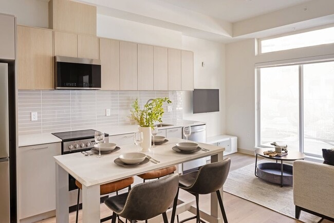 City Suites Oxford in North Vancouver, BC - Building Photo - Building Photo