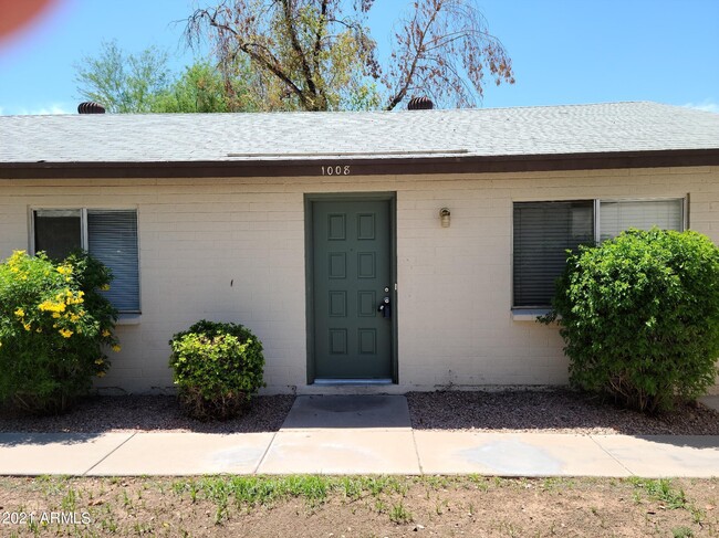 1008 E Malibu Dr in Tempe, AZ - Foto de edificio - Building Photo