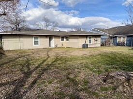 6144 Doulton Dr in Houston, TX - Building Photo