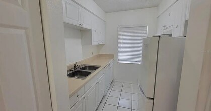 7601 Abbey Ln in Tampa, FL - Building Photo - Building Photo