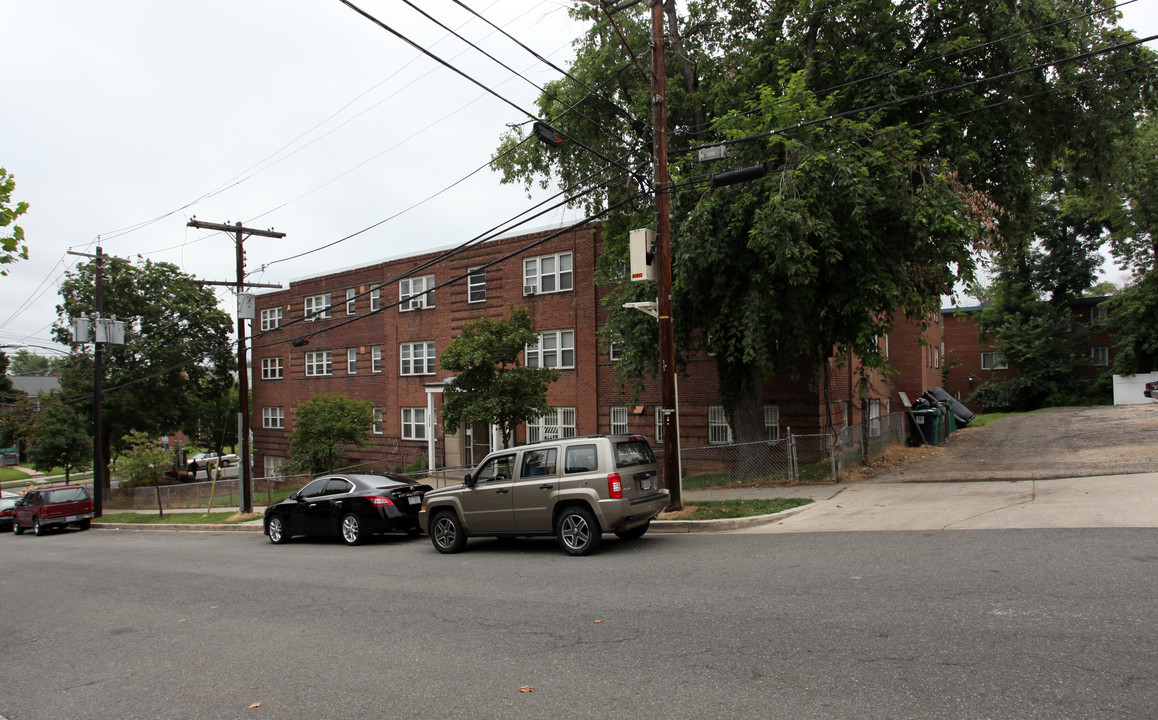 2020 19th Place SE in Washington, DC - Foto de edificio