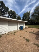 8120 Gardner Ln in Berkeley, MO - Foto de edificio - Building Photo