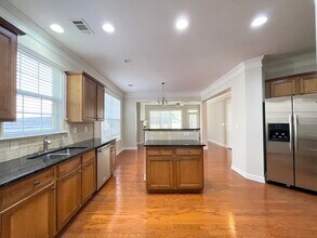 2650 Royston Dr in Duluth, GA - Foto de edificio - Building Photo