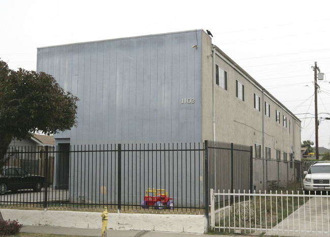 1102 W 97th St in Los Angeles, CA - Building Photo - Building Photo