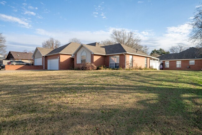 99 San Jose Dr in Springdale, AR - Building Photo - Building Photo