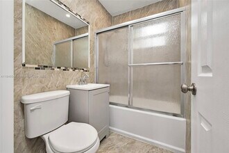 1351 NE 156th St in North Miami Beach, FL - Building Photo - Building Photo