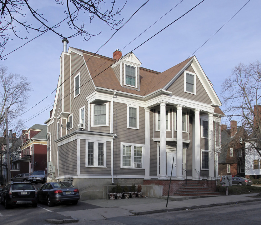 406 Brook St in Providence, RI - Building Photo