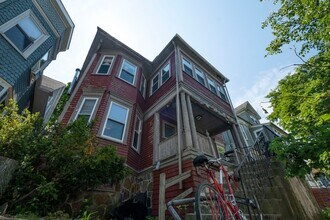 430 Centre St in Boston, MA - Building Photo - Building Photo