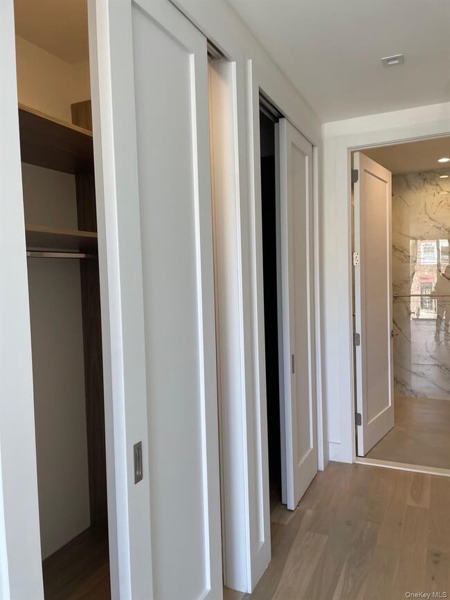 19-14 21st Rd in Queens, NY - Building Photo - Building Photo