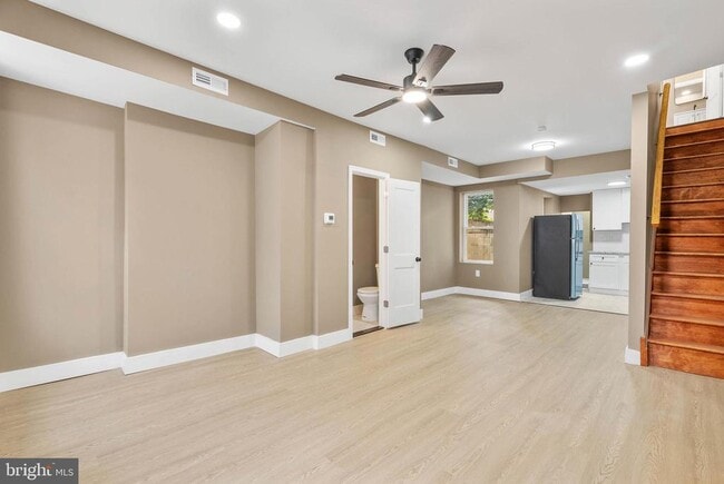 property at 2028 W Oxford St
